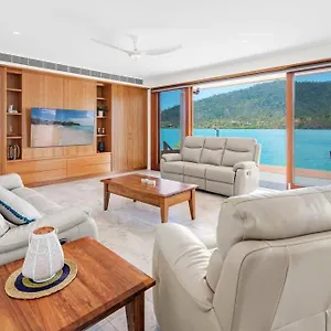 14 The Cove - Waterfront Whitsunday Airlie Beach